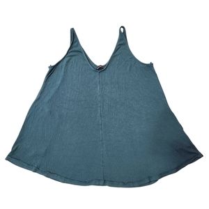 Plus size swing tank top with pockets